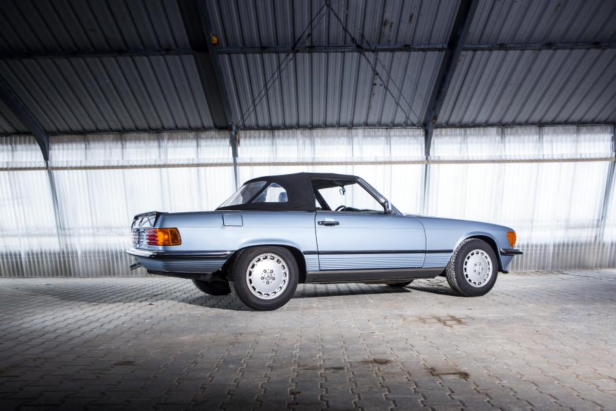  Mercedes-Benz 500 SL 1980 года  (фото 4 из 25)